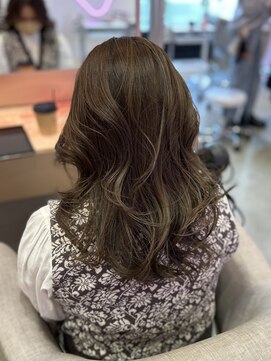 トリア(the tria) 【tria/新宿/透明感/Seito】ミディアムヘアならseitoにお任せ