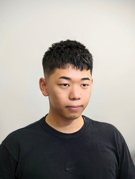 ルカル(Rukar) バーバースタイル クロップフェードカット スキンフェード