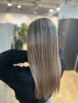 メリー オオサカ(Merly Osaka)&nbsp;ストレートに似合うバレイヤージュ