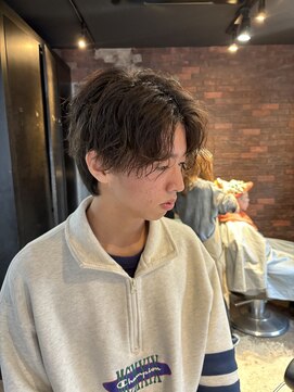 シャドウパーマ センターパートウルフ