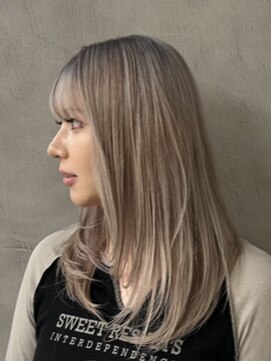 サロンドバン 恵比寿 ホワイトベージュ×レイヤーカット