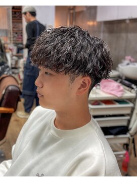 オムファミーユラグ(homme, famille raugh) 縦落ちツイストスパイラルパーマ