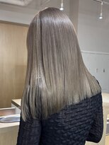 フルリール(fleurir) 寒色ベージュ/ミディアムスタイル/ぱつっと