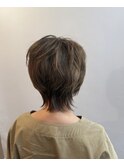 くせ毛を活かすウルフショート