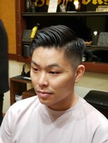 ブロートーキョーバーバーショップ 神田2nd(Bro Tokyo BARBERSHOP)&nbsp;ミドルナチュラルフェードカット73サイドパートスタイル