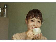 待ち時間にも癒しとリラックスを。AVEDAオリジナルのハーブティー、ミネラルウォーターをお選びください。