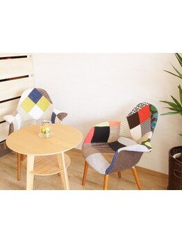 大型店が苦手な方にもオススメ◎4席のみのプライベートサロン♪落ち着いた空間で、ゆったりお過ごし下さい*