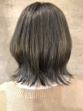 アティック ヘアーデザインアンドリラクゼーション(attic hair design&relaxation) グレージュ