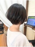 【黒髪でも可愛く♪】丸みを残したショートボブ