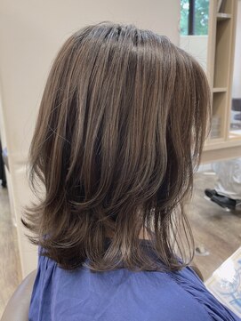 アルターリール(aL ter Rire) 【Rire尚平】外ハネくびれレイヤーミディアム★