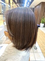 クオリス 上板橋店(QUALIS)&nbsp;大人女性インナーカラー/細めブリーチハイライト/前上がりミディ