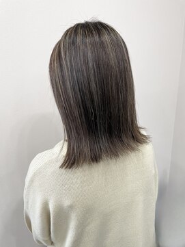 オル(Olu) 【MASAYA】白髪ぼかし×ハイライトカラー×切りっぱなしボブ