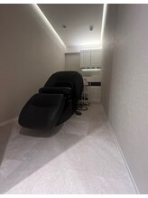 全て個室のシャンプースペース☆最高級レザーのフルフラットで心地の良い時間をお楽しみください☆