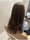 レイヤーカットフェミニンミディアムくびれスタイルグレージュ