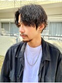 S字のカールが人気のセンターパート×波巻きスパイラルパーマ