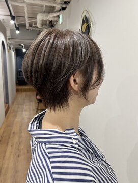 ウィーク 梅田(UiiC) グレージュカラー◆襟足スッキリショート uiic umeda 中沢恵理