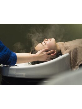 【頭皮環境を整え美しい素髪へ】日常の疲れから解き放たれた贅沢な気分が味わえる至福の時間を―。
