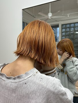 切りっぱなしボブ × オレンジベージュ