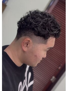 ケーエムシーセントラルルーツ(KMC Central Roots) フェード＆カット＆メンズパーマ