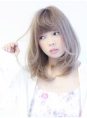 ハイトーンベージュ×顔まわりのみレイヤーボブ