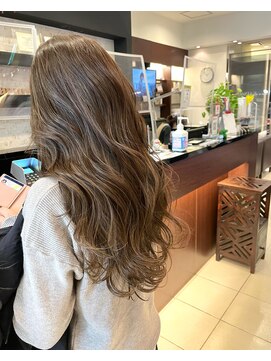 アトレ(attrait) *ベージュハイライト 外国人風 透明感 馴染むハイライト