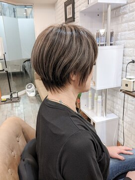 ルモ ヘアー 泉佐野ベイエリア店(Lumo hair) 大人ショート、バレイヤージュスタイル