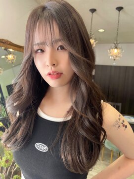 シー 岡崎(,SHE) 斜めバング/グレージュカラー/デザインカラー/東岡崎