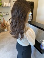 メデル(mederu)&nbsp;イヤリングカラーホワイトグレージュデザインカラーハイトーン