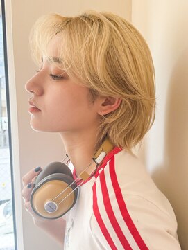 ノラ ウメダ(NORA UMEDA) ボブレイヤーブロンドハイトーンケアブリーチダブルカラー