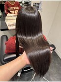 乾燥知らず！艶々ストレートヘア