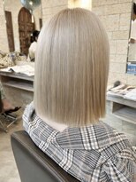 ヴォアソルヂェ オリエンタル(Voasorte ORIENTAL)&nbsp;【VoasorteORIENTAL】切りっぱなしボブ ベージュ