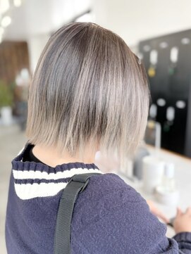 ウィリーベル 沖縄(WILLIE BELLE) 切りっぱなしボブ/ボブ/ハイトーン/アッシュグレージュ