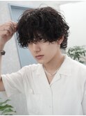 毛流れヘア金髪ナチュラルセンターパートツーブロック