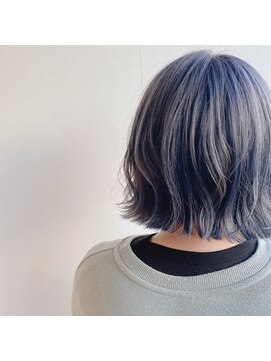 美容室 アイディー i-dee ぱつっとボブ、アッシュグレー