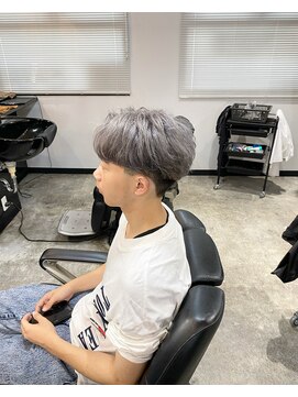 ボルド(MEN'S HAIR SALON BORDO) シルバー×センターパート