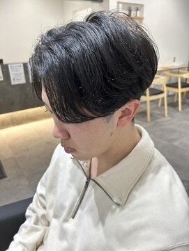 ヒュイル バイ ニアウ(Hwyl by Niau) メンズマッシュセンターパートスパイラルパーマニュアンスパーマ