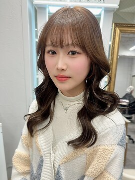 リア(riah) ヨシンモリヘア/ムルギョル巻き/立体感ウェーブ/ガーリー