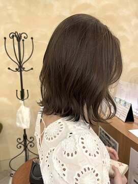 ビュートリアム265(BEAUTRIUM 265) 外ハネミディアム ぱつっとボブ 長めボブ 長め前髪 グレージュ