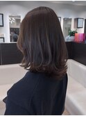 大人可愛いミディアムレイヤースタイル