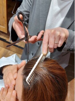 ル ジャルダン 仲町台店(le jardin)の写真/くせ毛やうねりを薬剤なしでケアするヘアリセッター。専用はさみで整え、自然なまとまりと扱いやすい髪に。