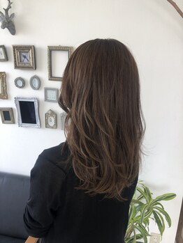 エクロジエ 鳴門店の写真/『もう、疲れた印象とはサヨナラ』肌まで明るく見せる透明感あふれる白髪染めなら<エクロジエ>