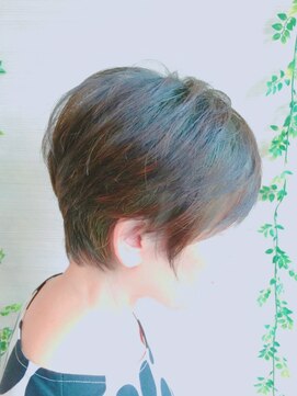 ヘナ ヘアサロン 花々 ショートスタイル