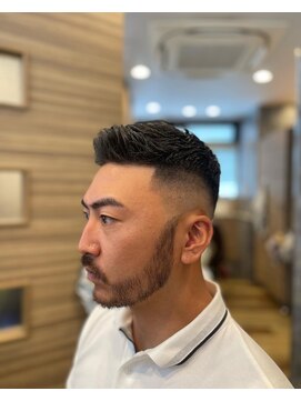 銀座マツナガ 神田店 30代40代メンズ刈り上げフェードスタイルかき上げ短髪ワイルド