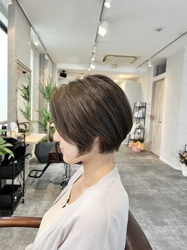 ロイ(Roi.) Roi.【ロイ】ショートボブグレージュカラー