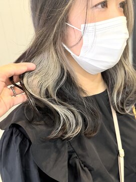 アンダーバーホワイト 広島 本通店(_WHITE) ☆髪質改善ブリーチ小顔カットインナーカラーホワイトベージュ