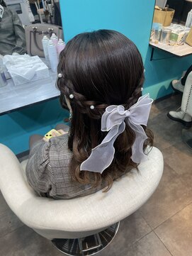 リエラ 新宿(RIERA) 三つ編みハーフアップ