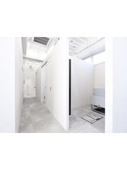 《清澄白河エリア☆髪質改善完全個室サロン》人の目を気にせず寛げる空間が嬉しい＊個室でシャンプー出来る