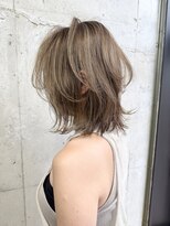 アルマモモ(Alma momo)&nbsp;白髪ぼかしハイライトレイヤーボブ