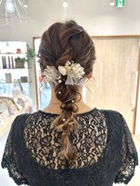 シーナ(scena)&nbsp;【パーティーヘアアレンジ】編みおろしアレンジ