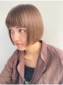 ミルクティーベージュカラー小顔ストレートボブ